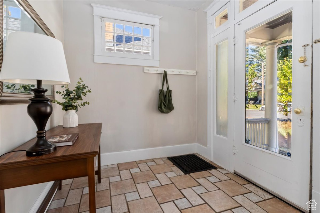 Photo 4 for MLS #2115816 at 940 S 1000 East