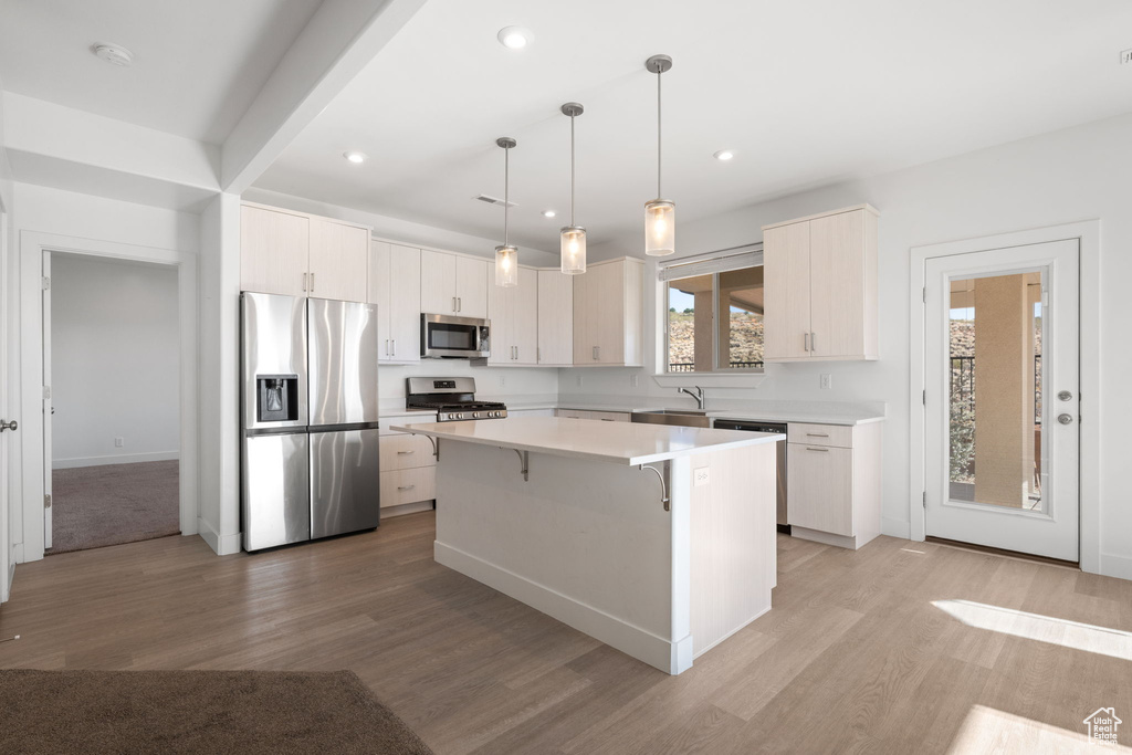 Photo 5 for MLS #2115820 at 822 N Pleasant Valley Ln