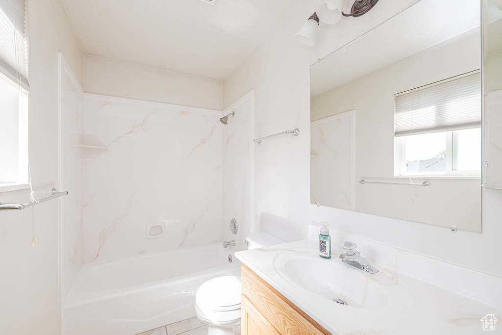 Photo 14 for MLS #2115821 at 979 W 600 North