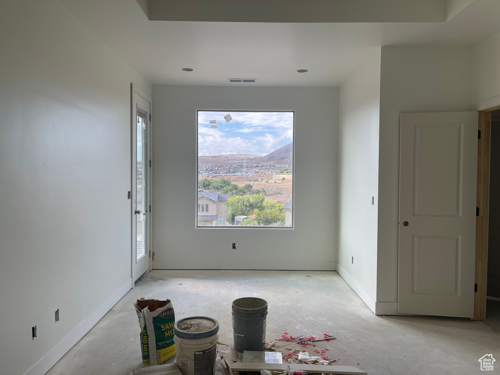 Photo 5 for MLS #2115838 at 1601 W 470 North