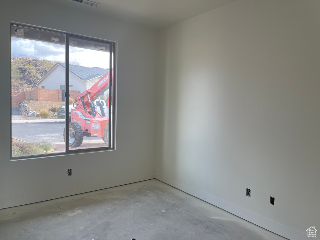 Photo 8 for MLS #2115838 at 1601 W 470 North