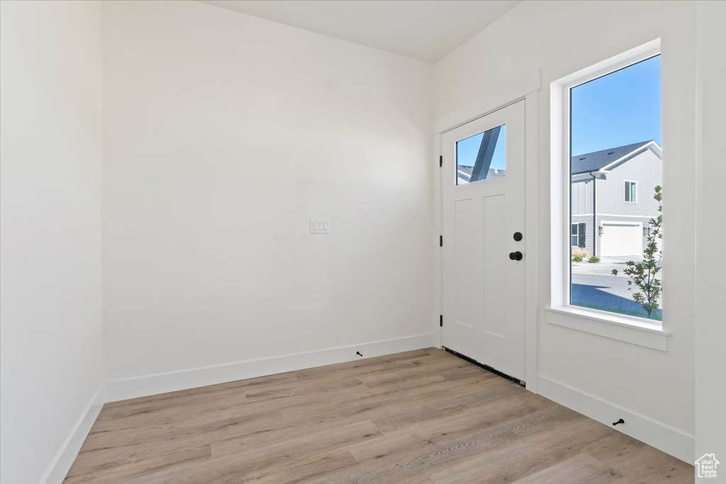 Photo 4 for MLS #2115883 at 805 S Greenway Dr