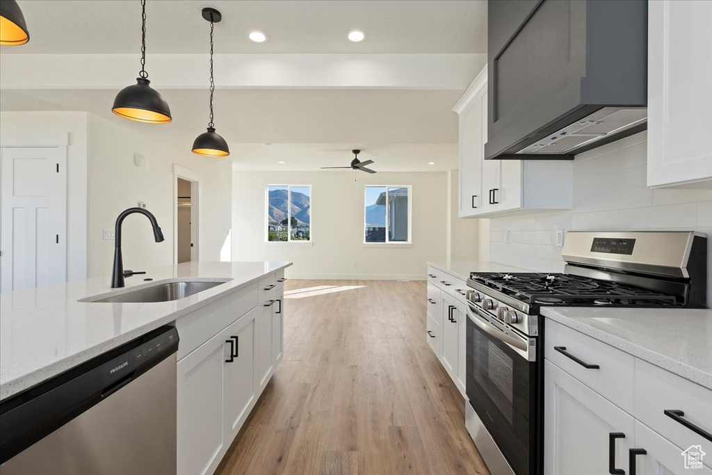 Photo 11 for MLS #2115883 at 805 S Greenway Dr