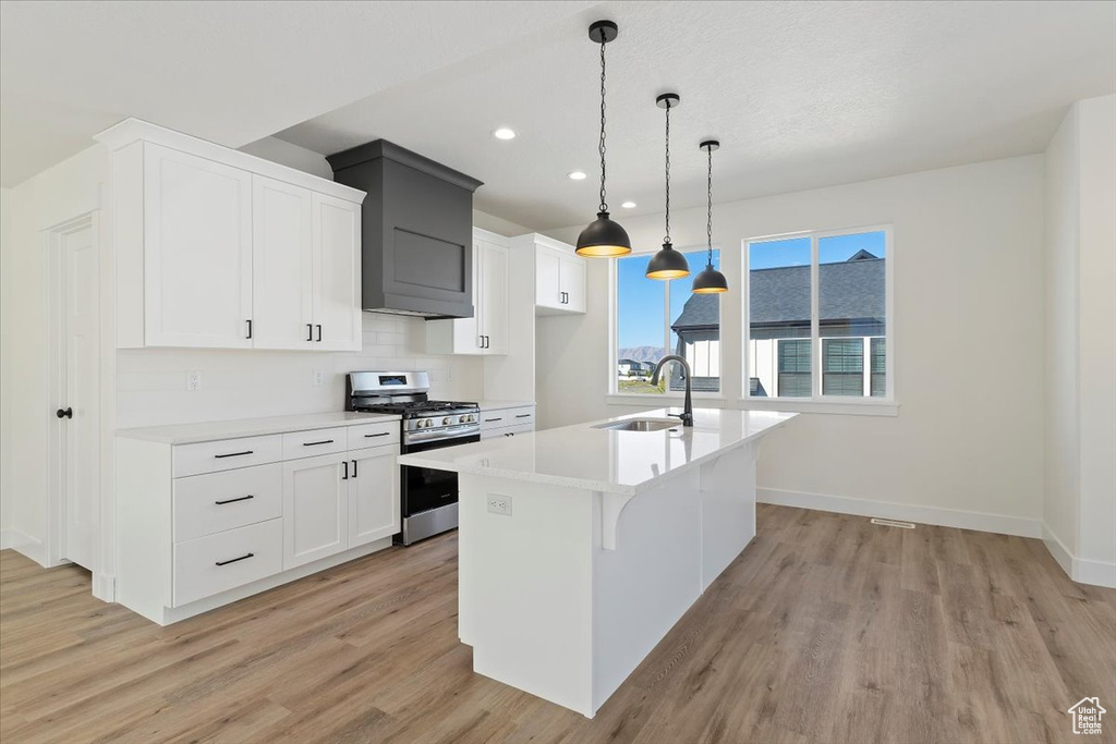 Photo 9 for MLS #2115883 at 805 S Greenway Dr