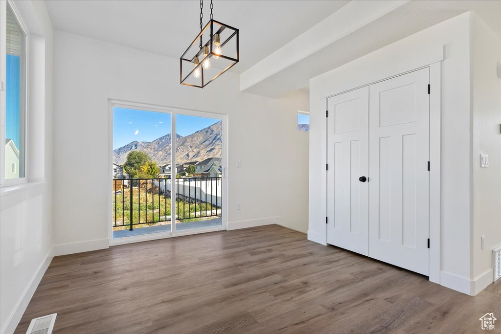 Photo 8 for MLS #2115883 at 805 S Greenway Dr