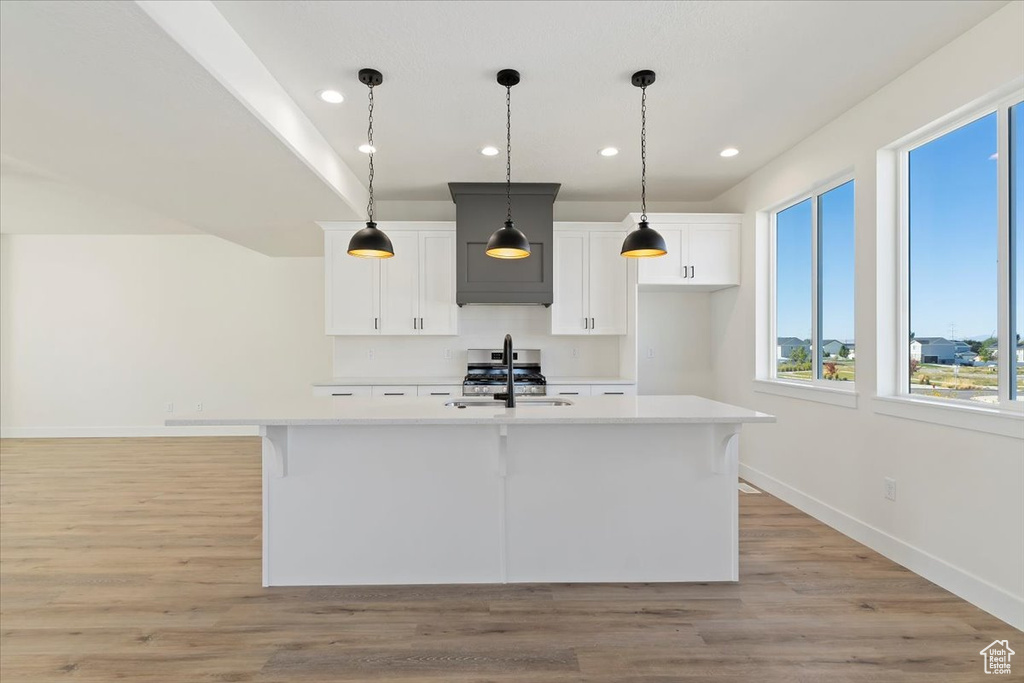 Photo 10 for MLS #2115883 at 805 S Greenway Dr