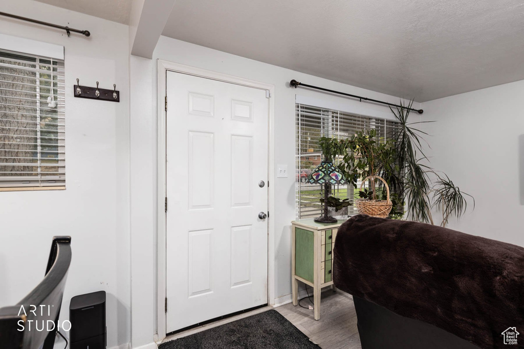Photo 7 for MLS #2115896 at 915 Hislop Dr