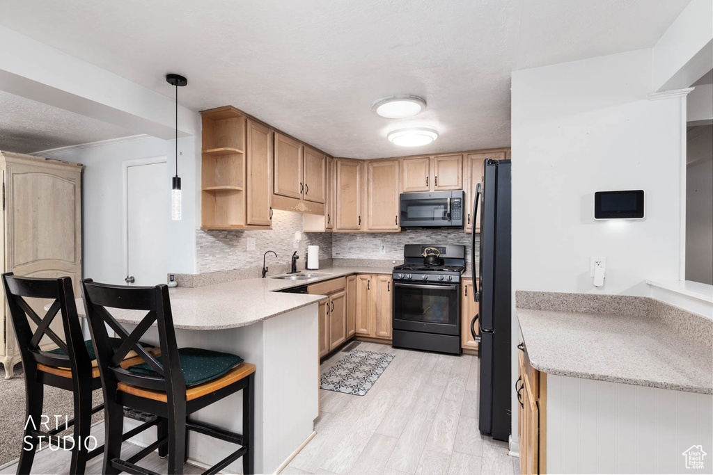 Photo 13 for MLS #2115896 at 915 Hislop Dr