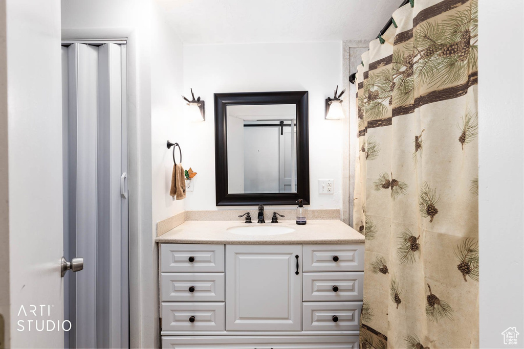 Photo 22 for MLS #2115896 at 915 Hislop Dr