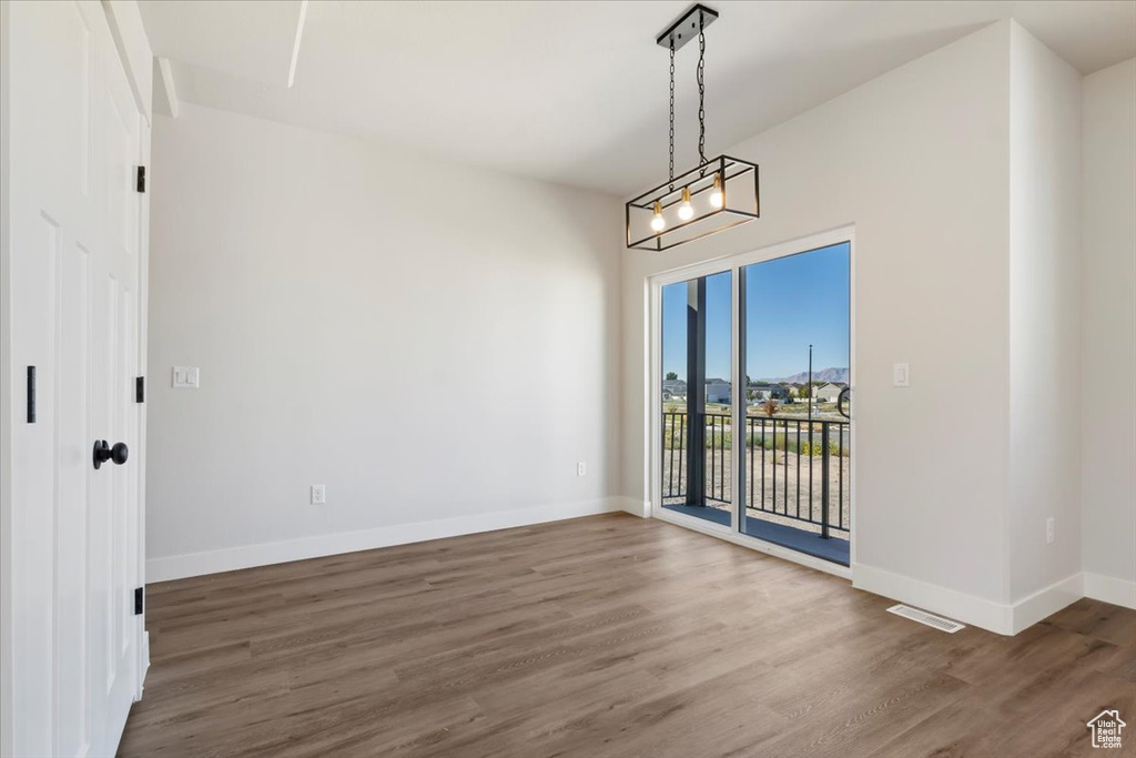 Photo 7 for MLS #2115901 at 831 S Greenway Dr