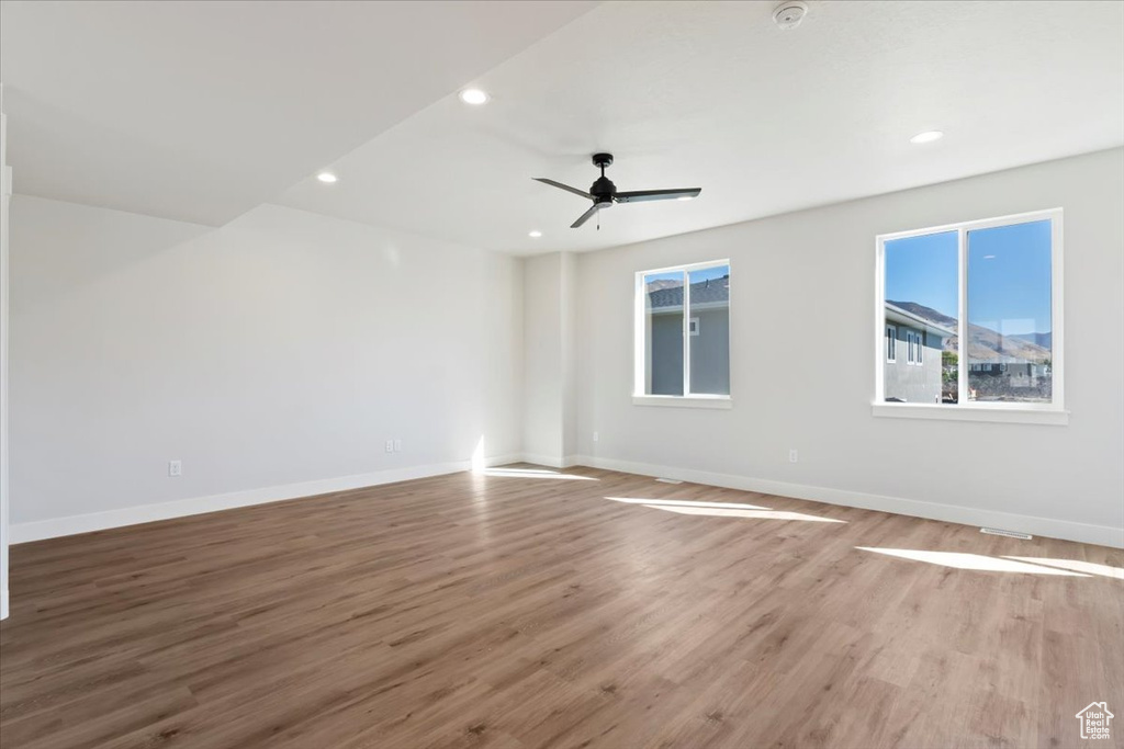 Photo 5 for MLS #2115901 at 831 S Greenway Dr