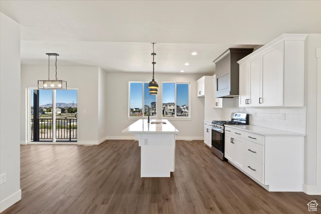 Photo 14 for MLS #2115901 at 831 S Greenway Dr