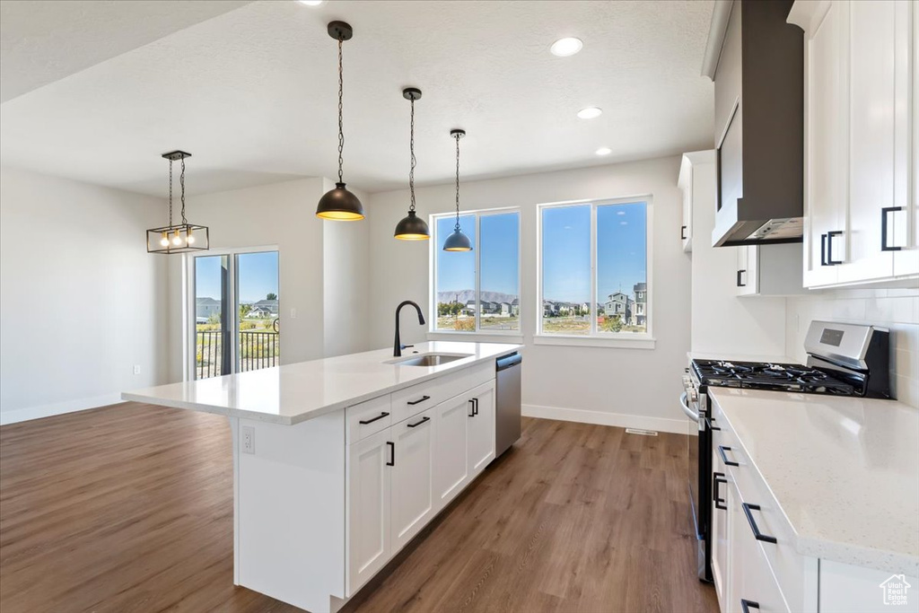 Photo 13 for MLS #2115901 at 831 S Greenway Dr