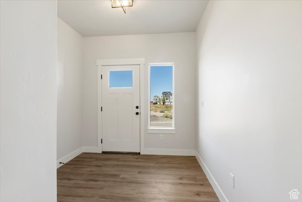 Photo 3 for MLS #2115901 at 831 S Greenway Dr