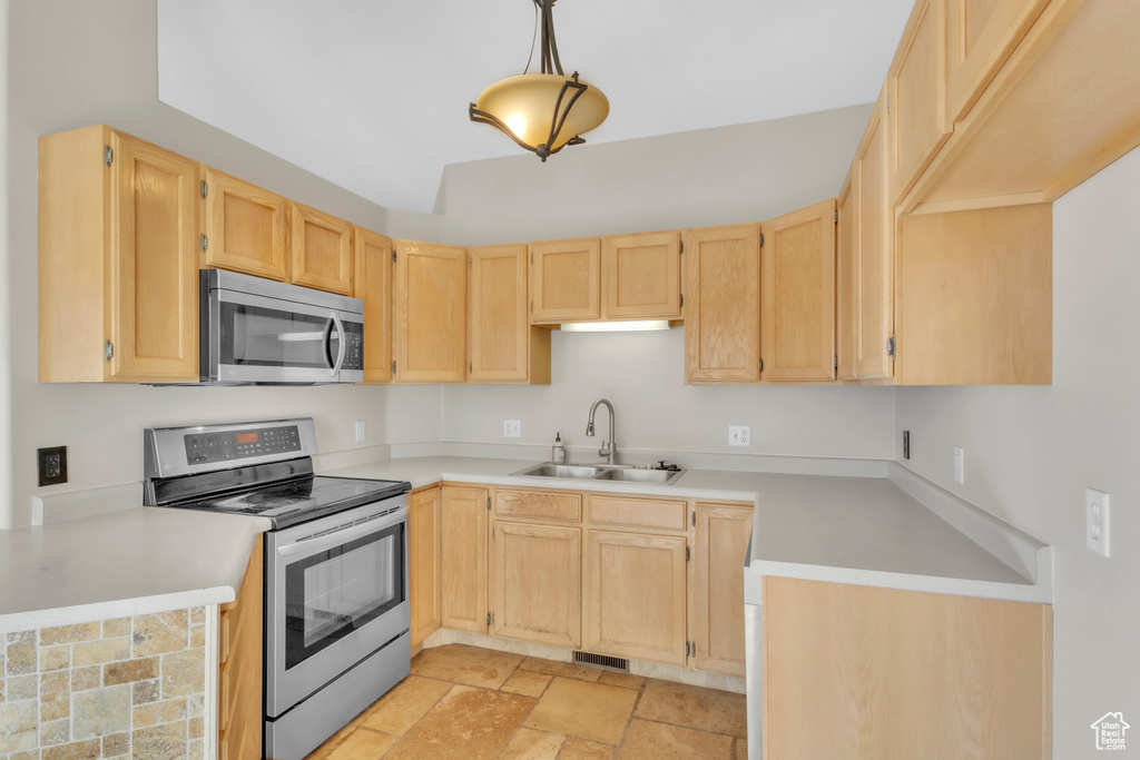 Photo 10 for MLS #2115930 at 1870 E Sunrise Dr