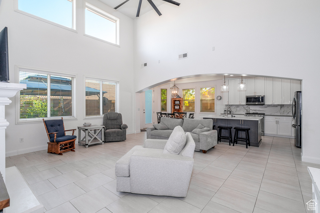 Photo 8 for MLS #2115955 at 376 E Calgary