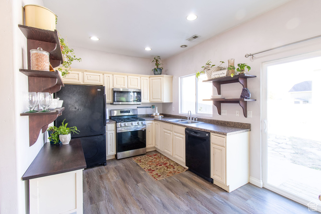 5784 MANHATTAN DR Stansbury Park, UT 84074