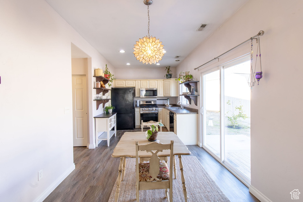 5784 MANHATTAN DR Stansbury Park, UT 84074