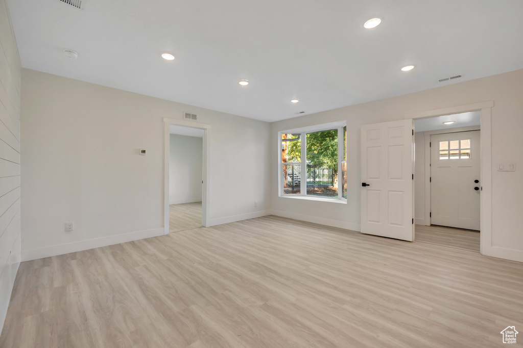 Photo 10 for MLS #2116041 at 2202 S Lake St