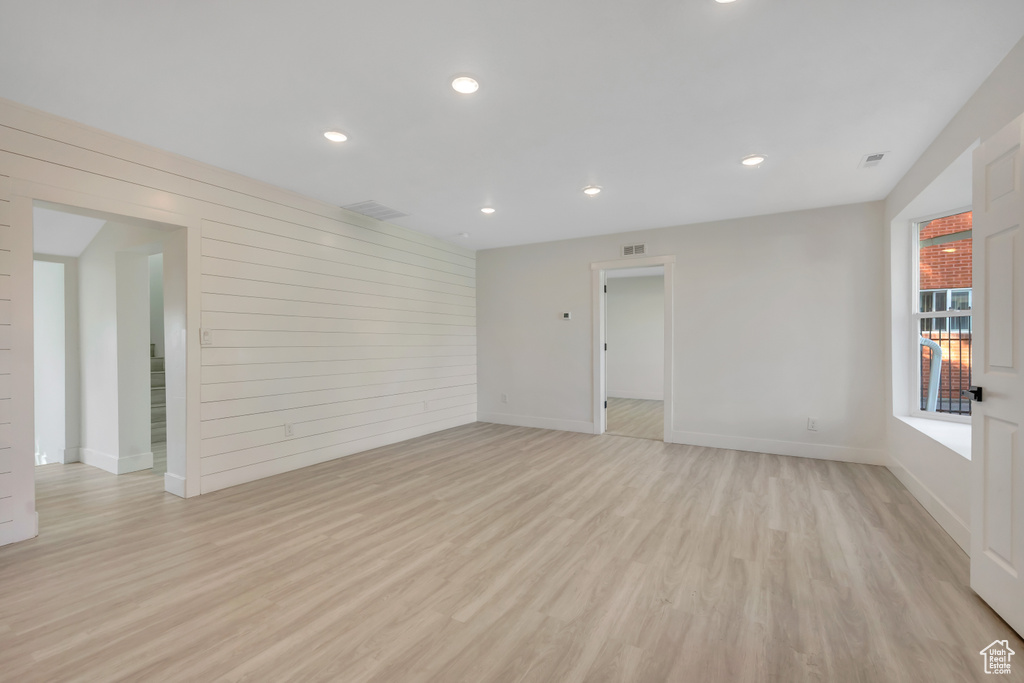 Photo 9 for MLS #2116041 at 2202 S Lake St