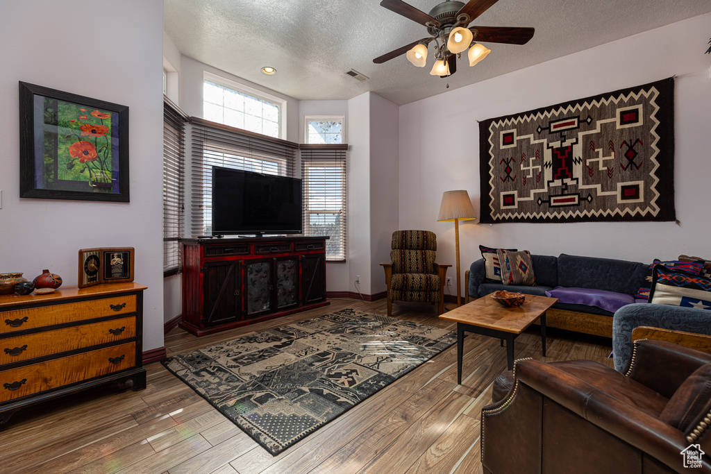 Photo 5 for MLS #2116045 at 530 W Powell Dr