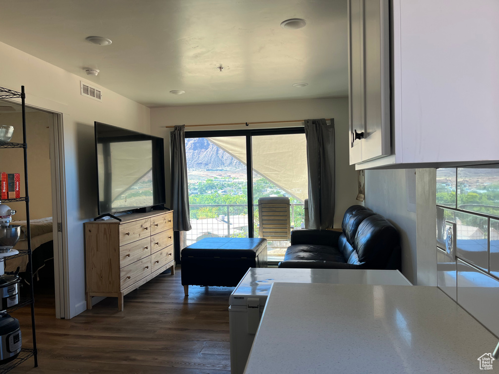 Photo 15 for MLS #2116070 at 1185 S Murphy Ln #202B