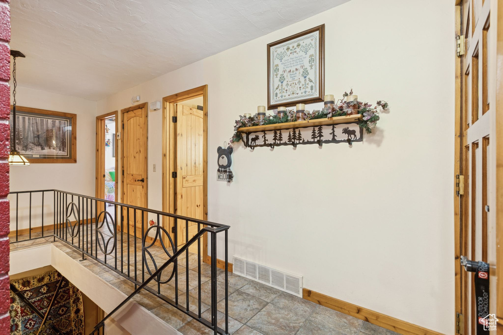 Photo 13 for MLS #2116086 at 135 Crestview Dr