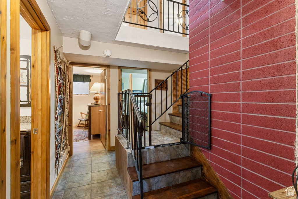 Photo 32 for MLS #2116086 at 135 Crestview Dr