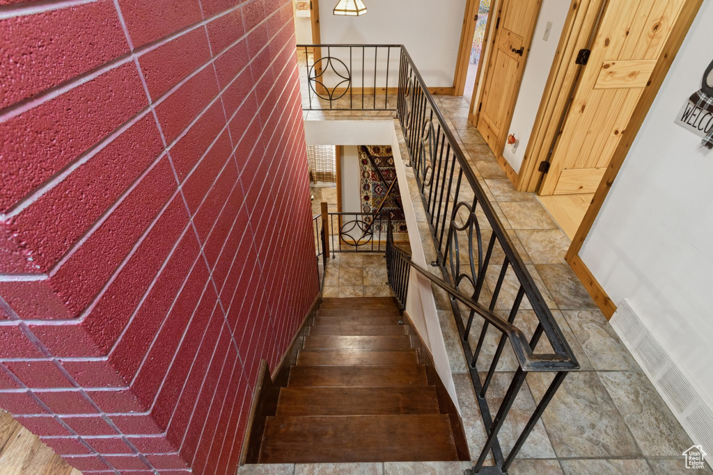 Photo 31 for MLS #2116086 at 135 Crestview Dr