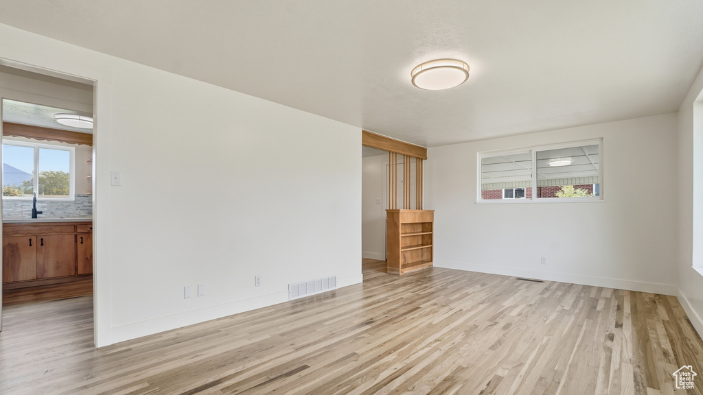Photo 3 for MLS #2116089 at 533 S 700 West