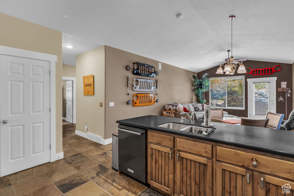 Photo 9 for MLS #2116097 at 102 E Manilla Dr