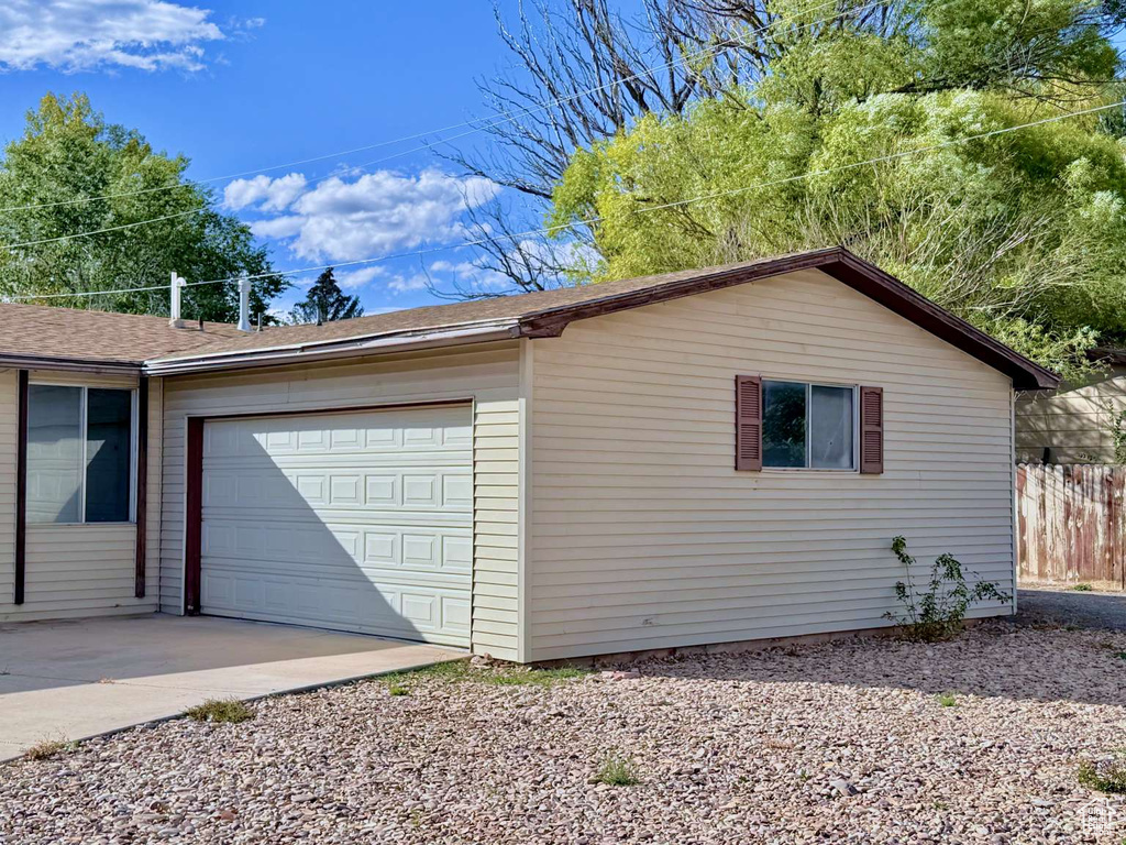 Photo 2 for MLS #2116099 at 629 N 400 East
