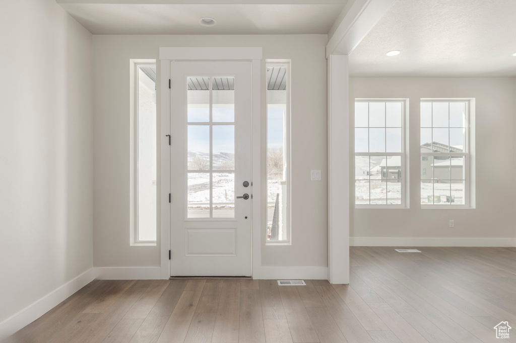 Photo 2 for MLS #2116102 at 1539 Rocky Mountain Way #401