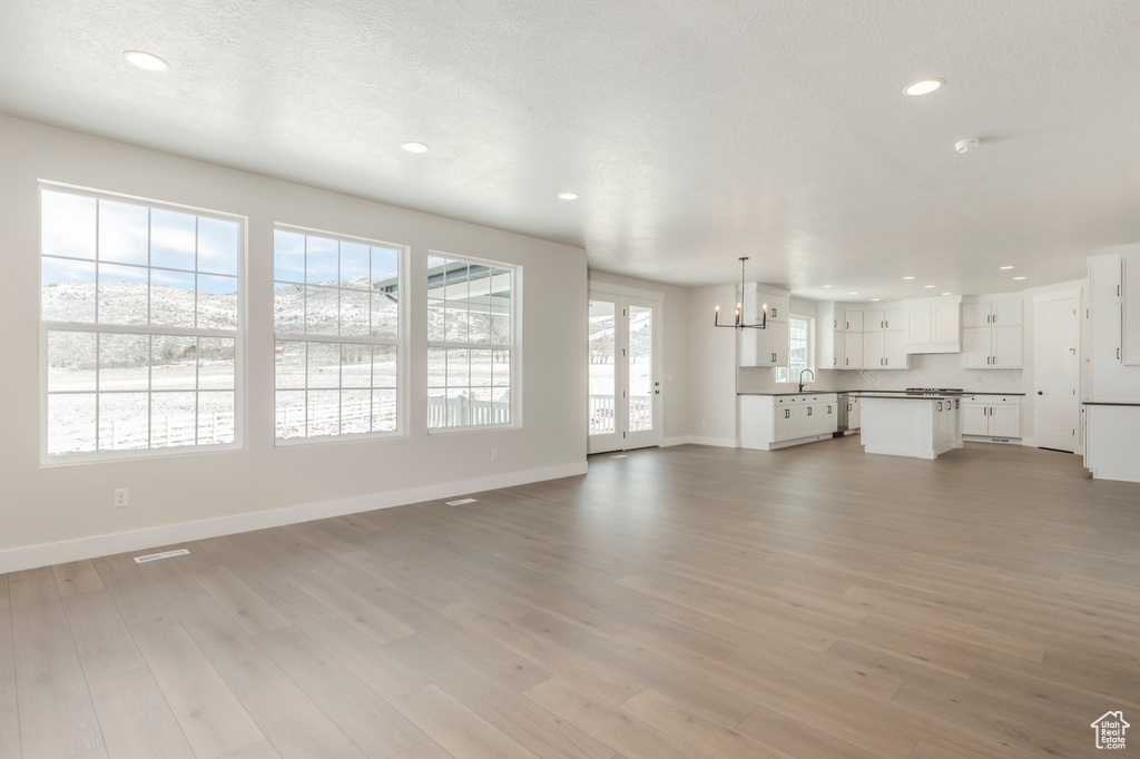 Photo 8 for MLS #2116102 at 1539 Rocky Mountain Way #401
