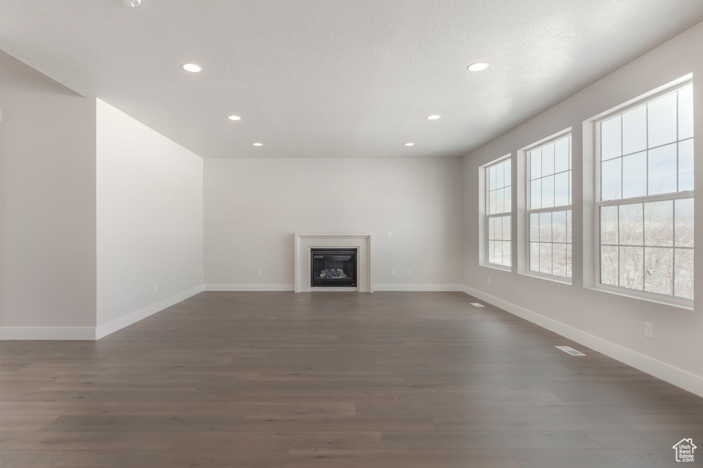 Photo 7 for MLS #2116102 at 1539 Rocky Mountain Way #401