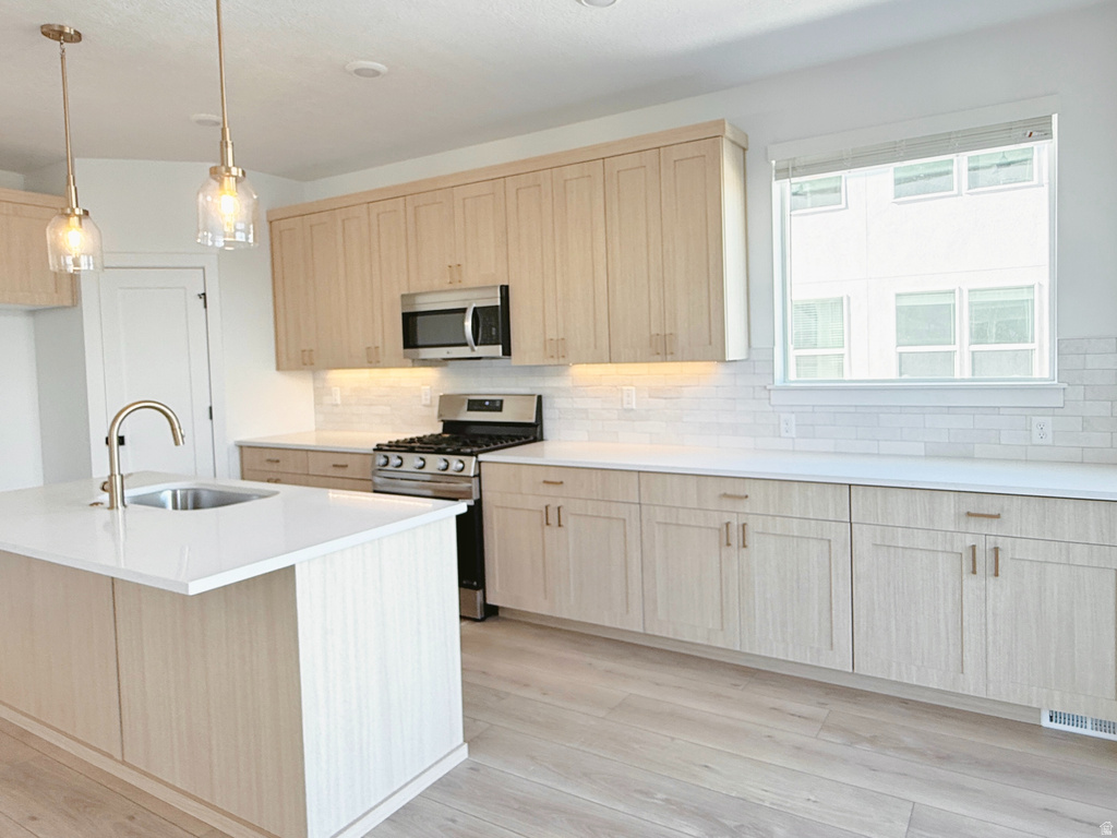 283 E VAUGHN LN #12 Midvale, UT 84047