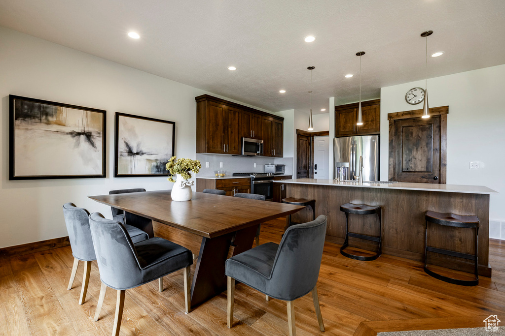 Photo 12 for MLS #2116119 at 924 W Abigail Dr