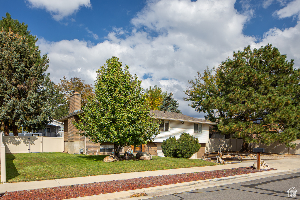 Photo 3 for MLS #2116126 at 1747 E Sugarloaf Dr