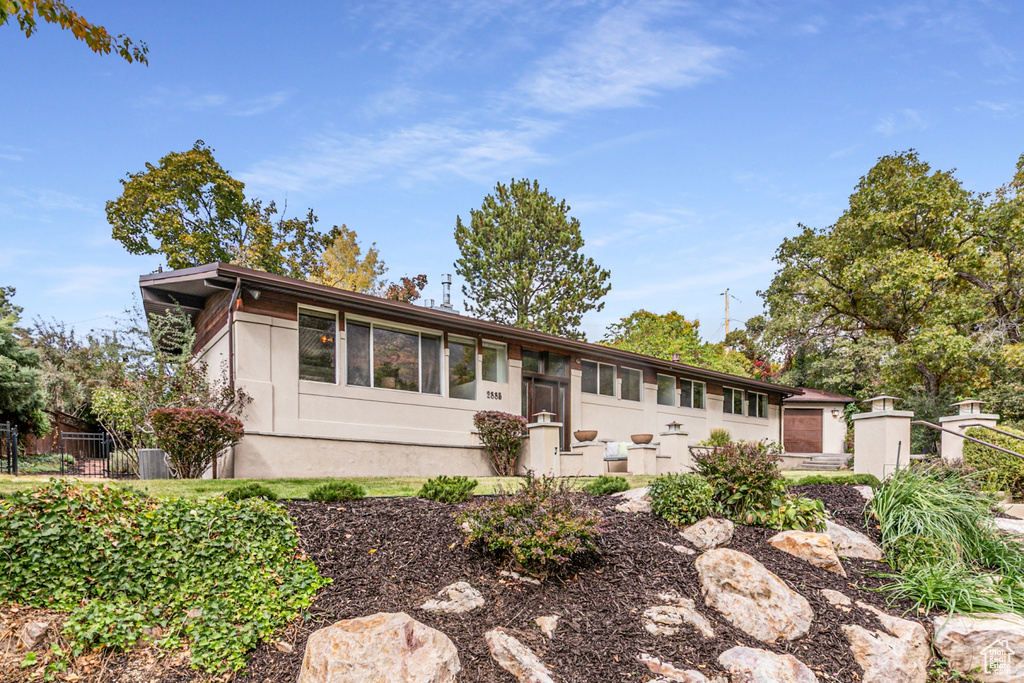 Photo 2 for MLS #2116143 at 2885 E Live Oak Cir