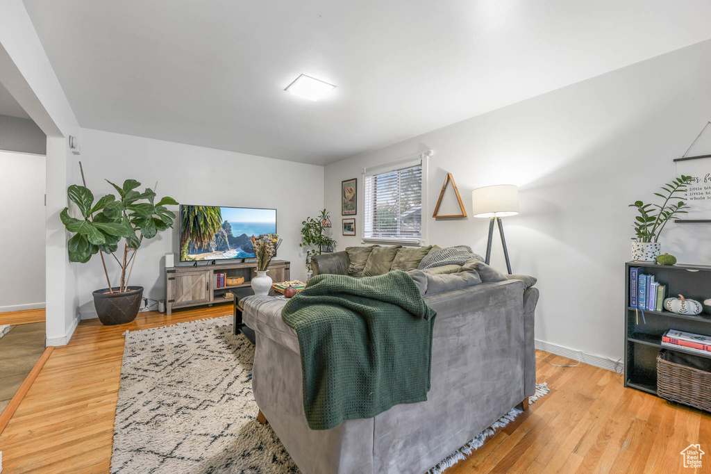 Photo 5 for MLS #2116166 at 409 W 5000 South