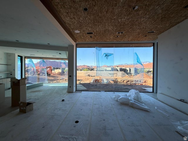2874 W INDIAN PEAKS CIR St George, UT 84770