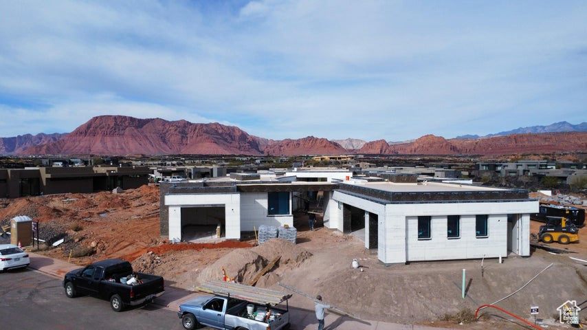 2874 W INDIAN PEAKS CIR St George, UT 84770
