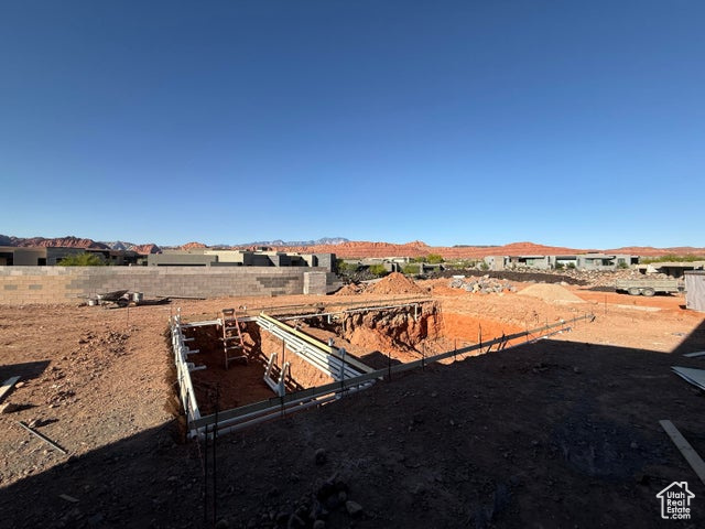 2874 W INDIAN PEAKS CIR St George, UT 84770