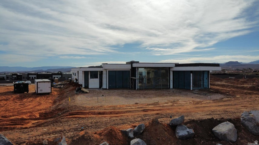 2874 W INDIAN PEAKS CIR St George, UT 84770