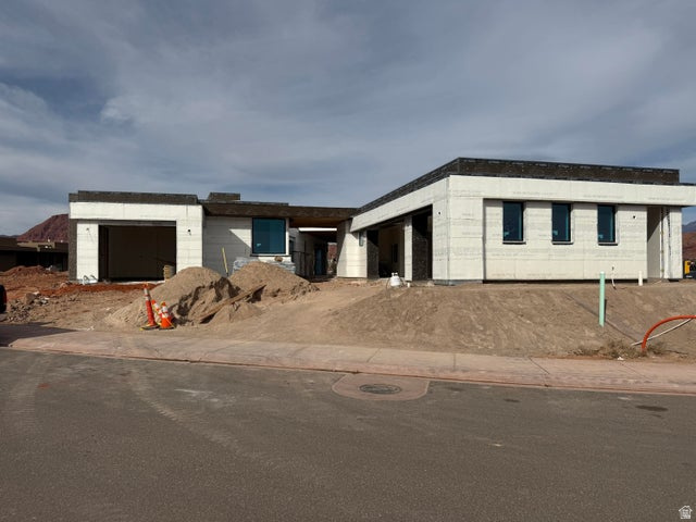 2874 W INDIAN PEAKS CIR St George, UT 84770