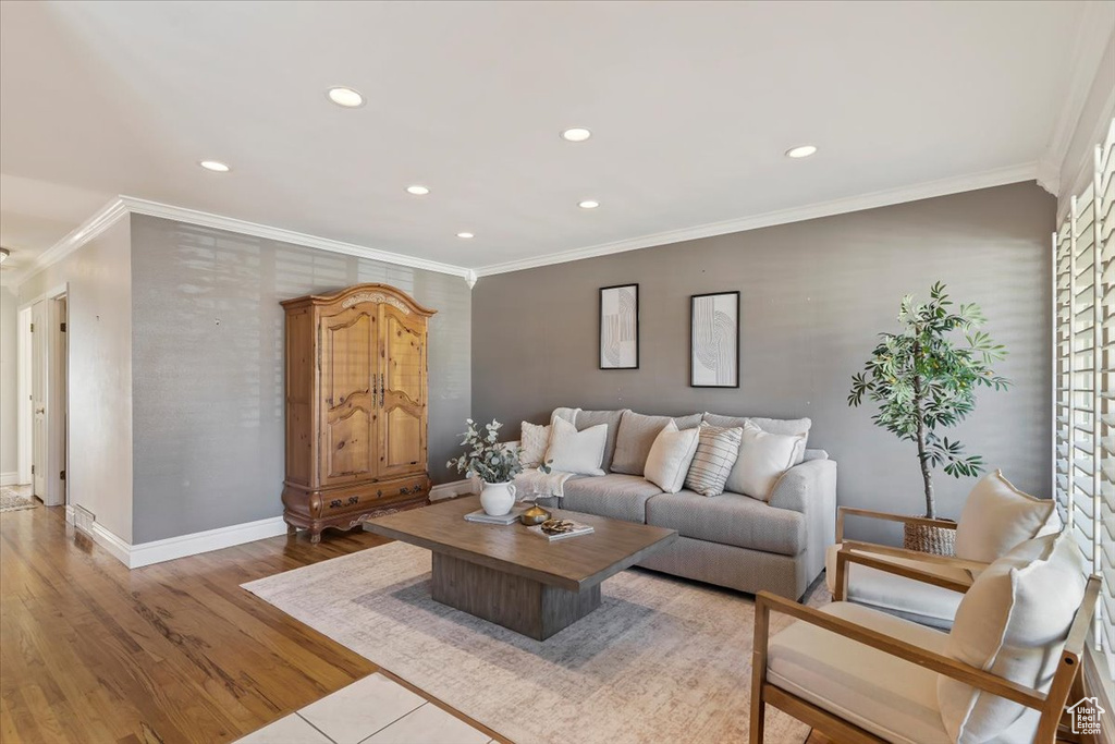 Photo 5 for MLS #2116235 at 1379 W Dupont Ave