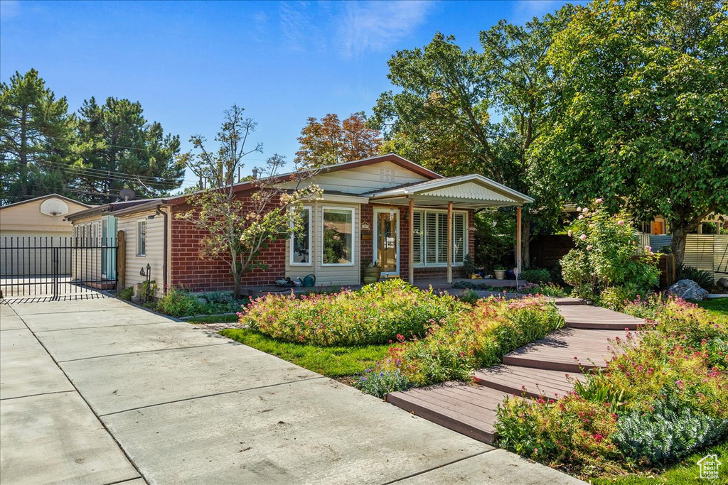Photo 2 for MLS #2116235 at 1379 W Dupont Ave