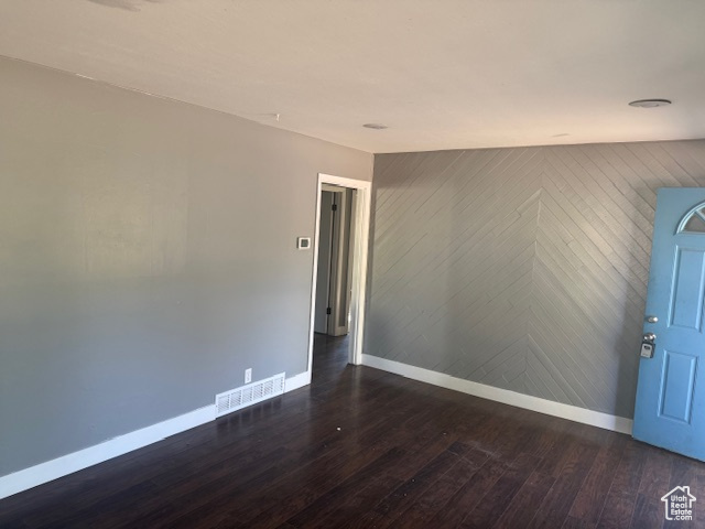 Photo 10 for MLS #2116262 at 910 N Laverde