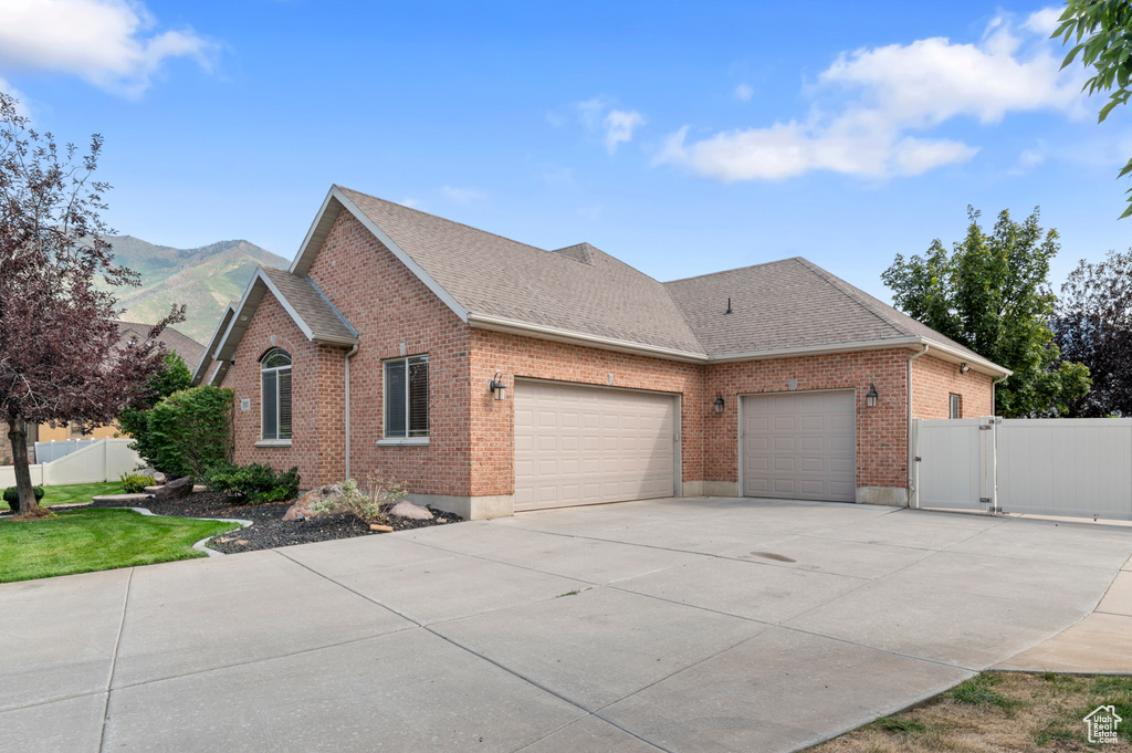 Photo 3 for MLS #2116263 at 1501 W Elk Cir