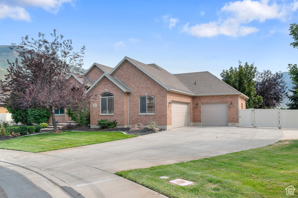 Photo 4 for MLS #2116263 at 1501 W Elk Cir